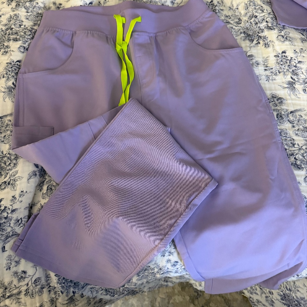 Lavender Dew Kade - Petite Cargo Scrub Pant™ Size M Petite